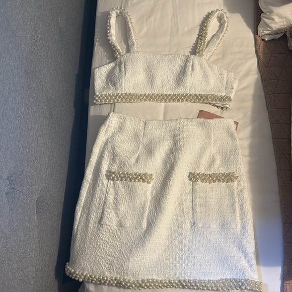 NWT Hutch Adley Pearl two piece Set - Picture 2 of 2